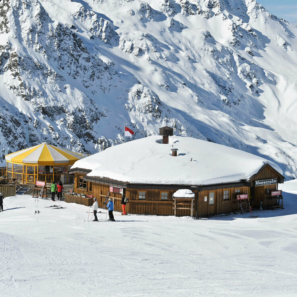 Die Mooseralm inmitten des Skizentrum St. Jakob