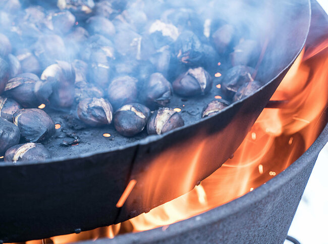 Maroni grillen im Advent beim Brückenwirt in Heinfels