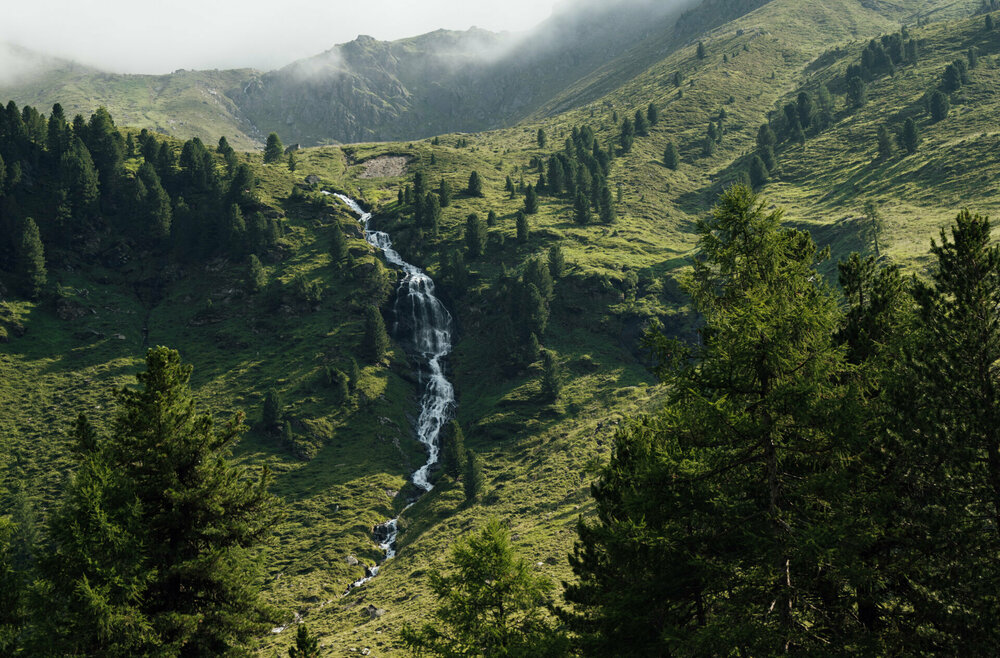 Radfahren im Debanttal - Kleiner Wasserfall inmitten der Natur