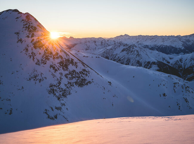 Sonnenaufgang auf dem Bösen Weibl in der Schobergruppe bei Schnee.