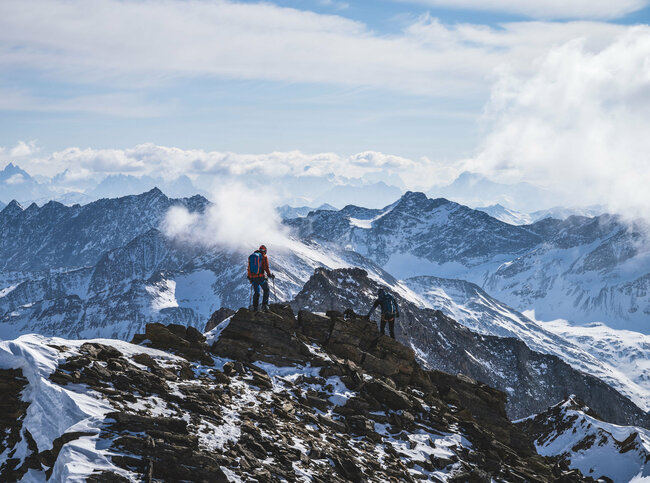 Abstieg am Gipfelgrat der mittleren Malhalmspitze zurück zum Skidepot