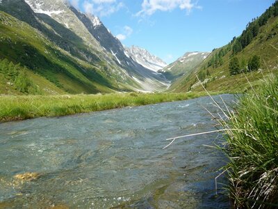 Der Trojeralmbach im Sommer, ein richtiges Wassererlebnis im Bergwasserparadies Defereggental.