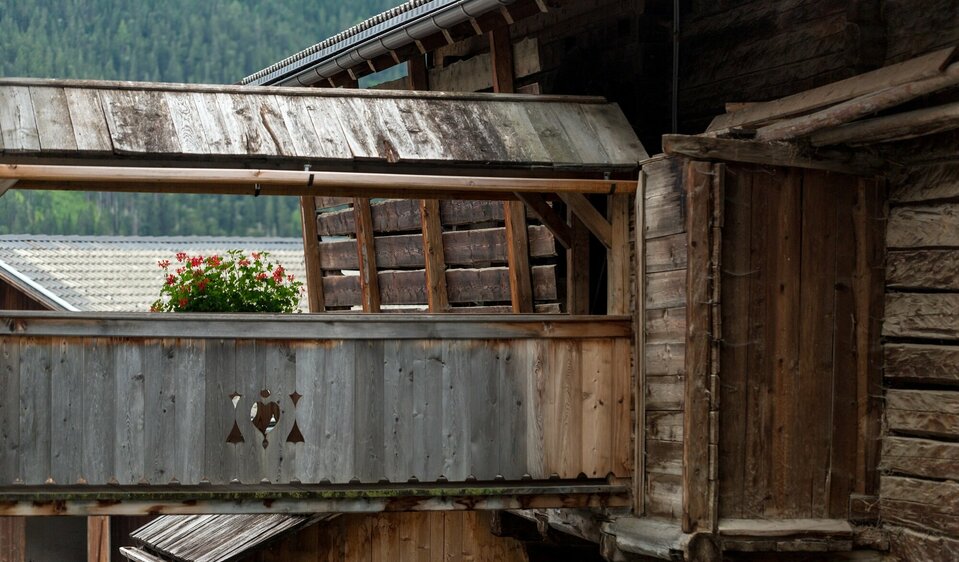 Vale la pena di camminare per il villaggio con gli occhi ben aperti!