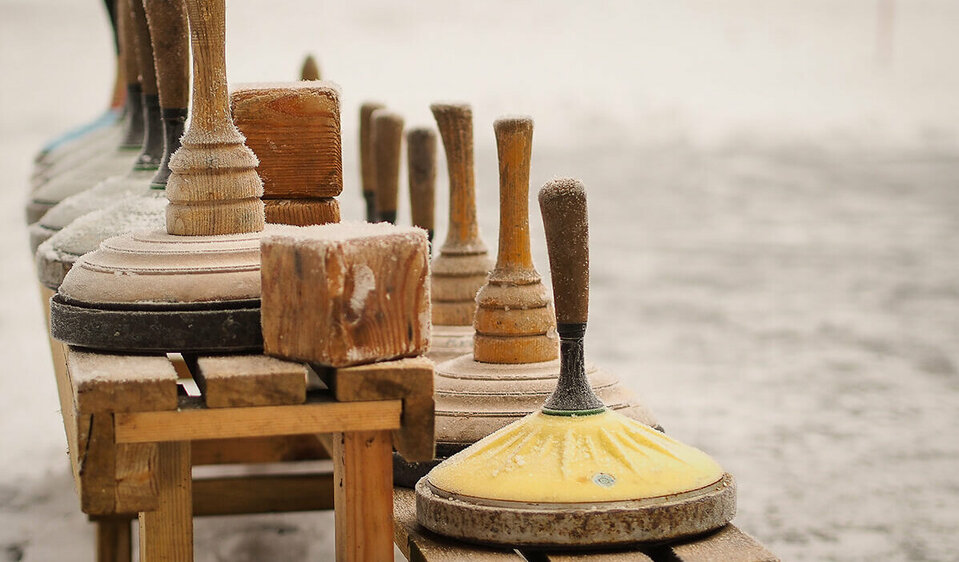 Eisstockschießen und Eislaufen