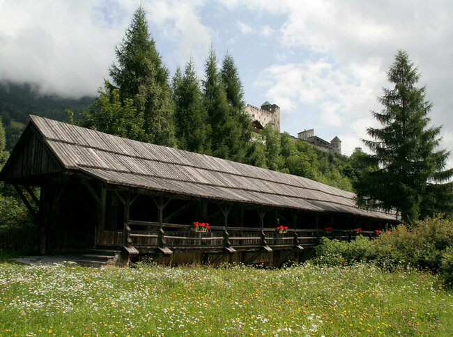Die Punbrugge mit der Burg Heinfels