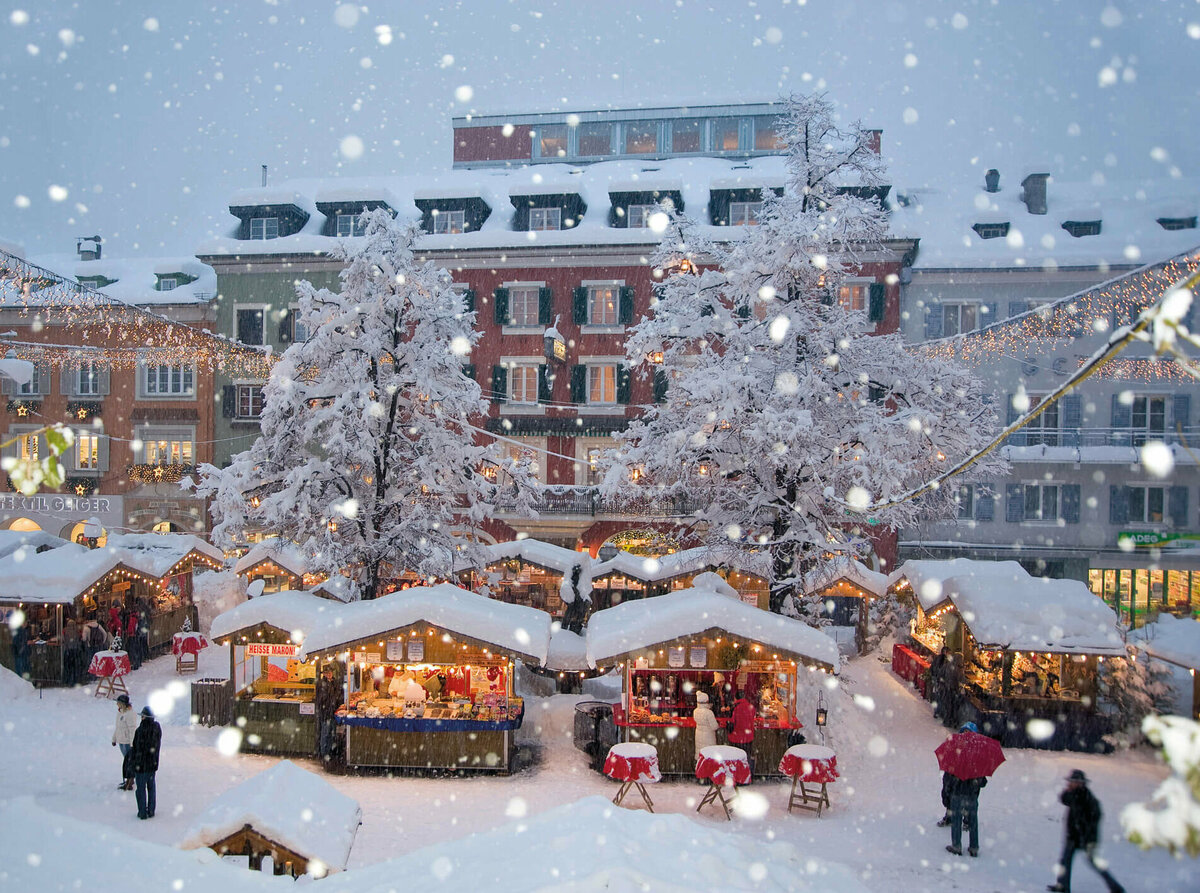 Lienzer Adventmarkt bei dichtem Schneefall