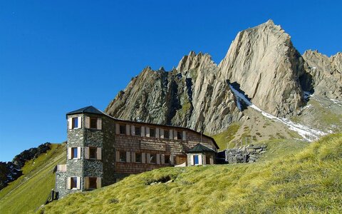Neue Sajathütte 2.600m