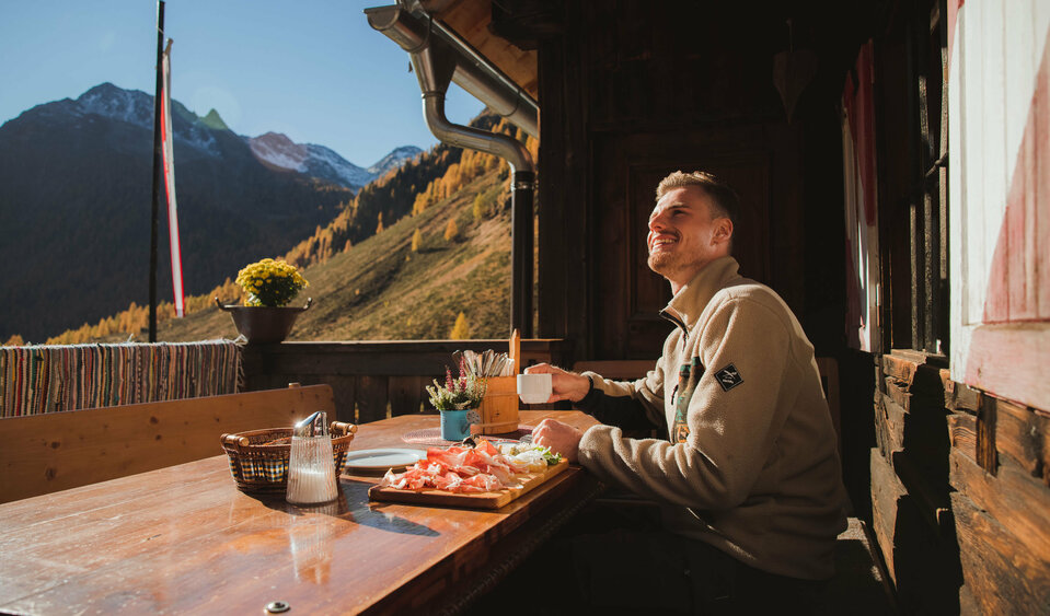 Brotzeit auf der Alm