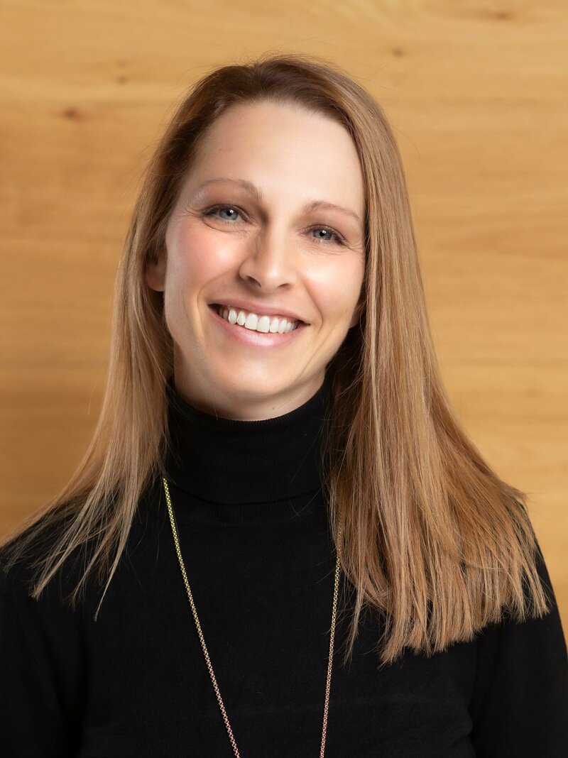 Barbara Nußbaumer in schwarzem Rollkragenpullover.