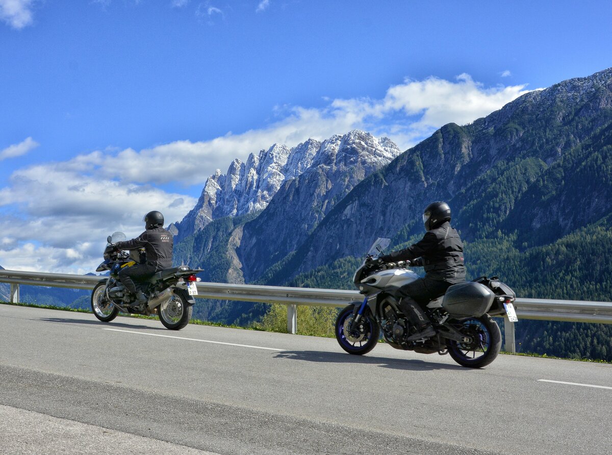 Motorrad Dolomiten Schnee