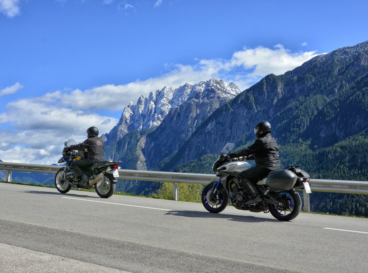 Motorrad Dolomiten Schnee