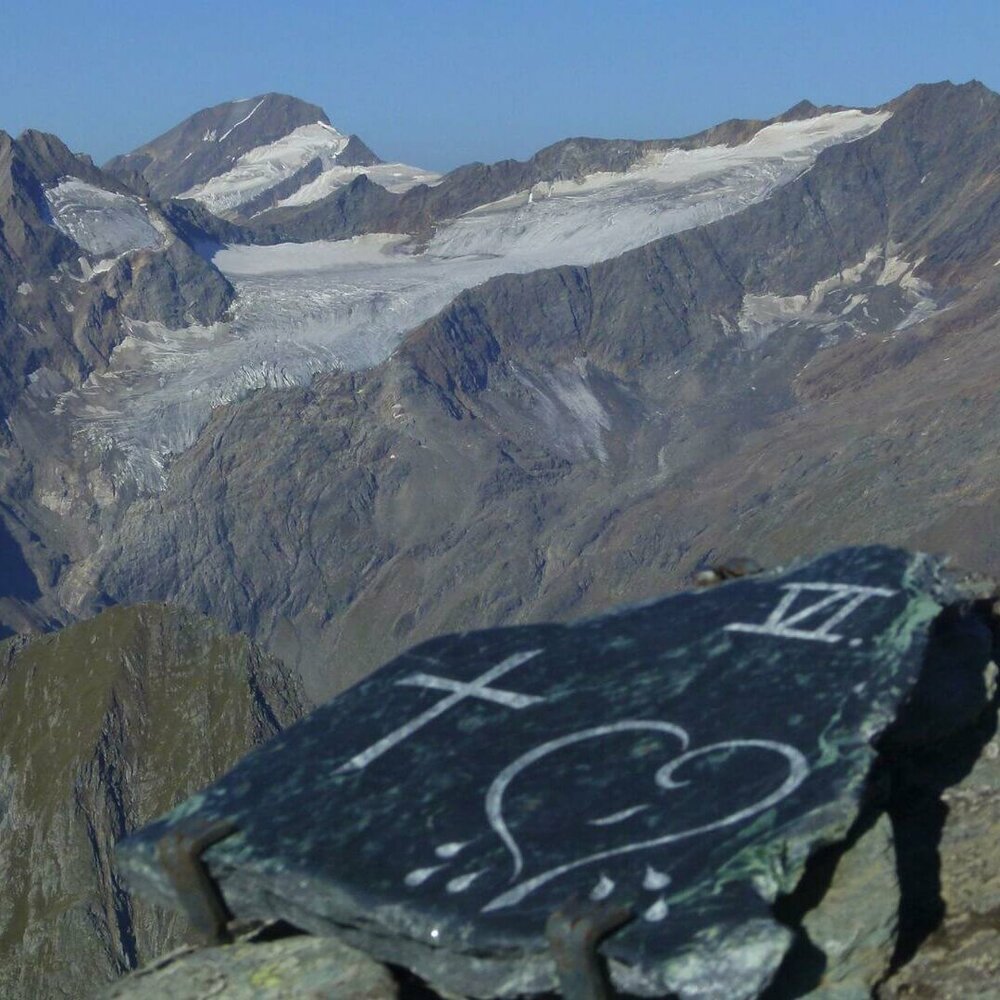 Berge in Prägraten, im Hintergrund Gletscher