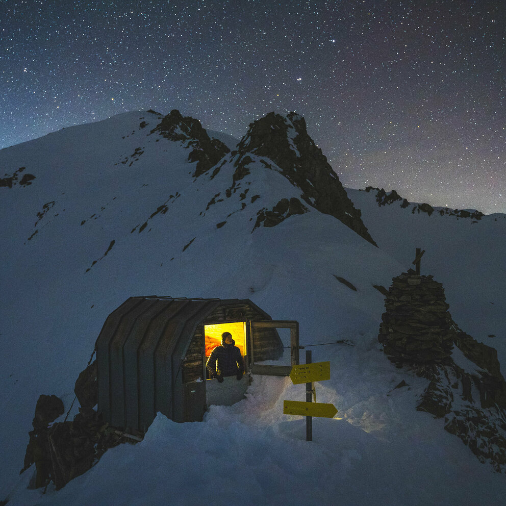 Schutzhütte Gernot-Röhr-Biwak in der Schobergruppe bei Sternenhimmel