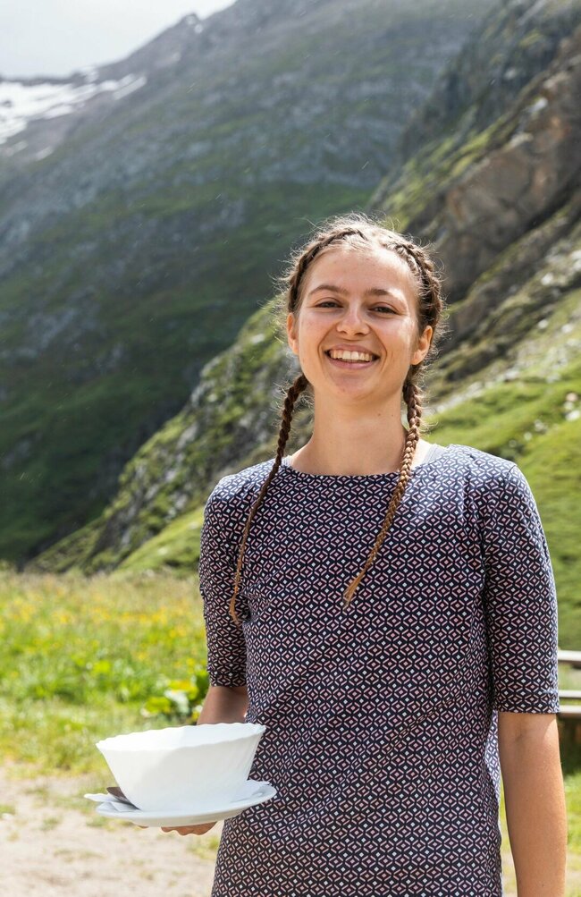 Lachendes Mädchen auf der Clara Hütte